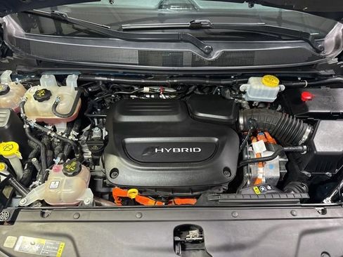 Used 2021 Chrysler Pacifica Touring-L w/ S Appearance Package FWD image 9