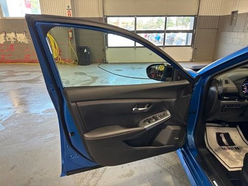 Certified 2020 Nissan Sentra SR w/ Premium Package FWD image 9