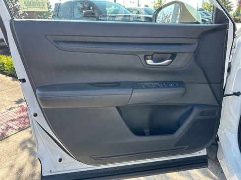 Used 2023 Honda CR-V LX image 11