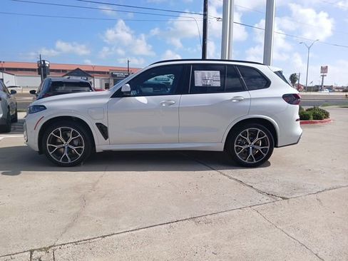 New 2026 BMW X5 xDrive50e image 6