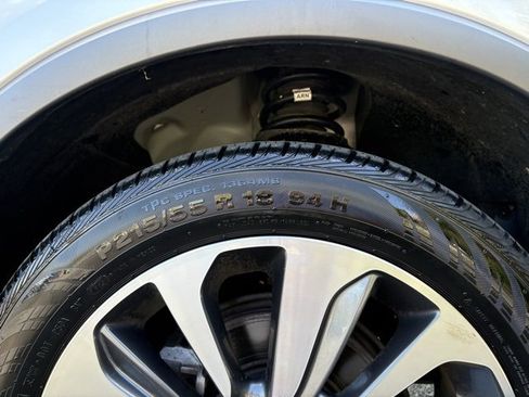 Certified 2022 Buick Encore Preferred w/ Safety Package image 12