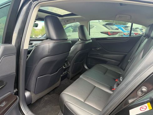 Used 2019 Lexus ES 350 w/ Premium Package FWD image 13
