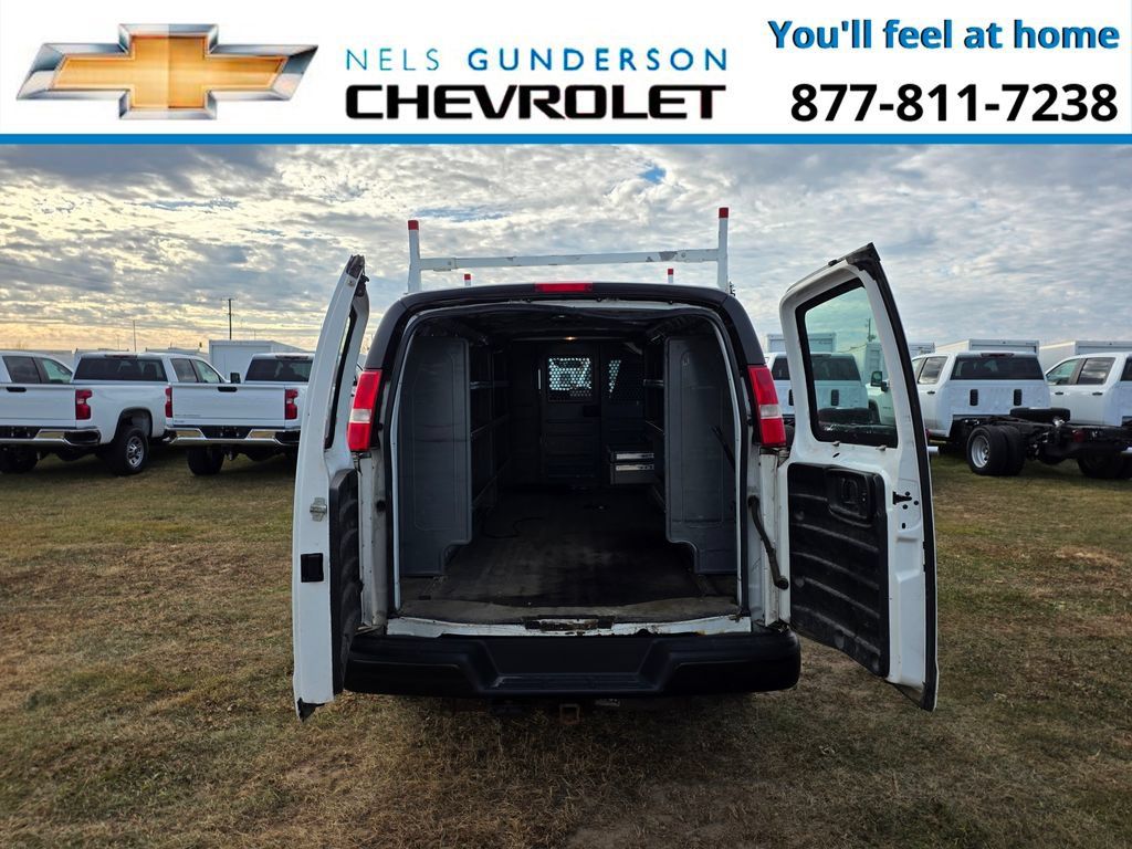 Used 2017 Chevrolet Express 3500 Extended RWD image 11