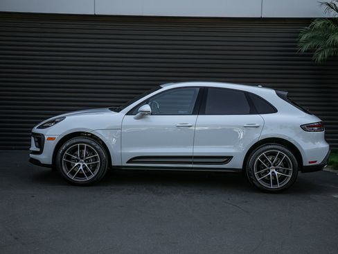 Certified 2025 Porsche Macan image 2