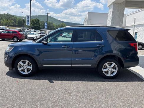 Used 2017 Ford Explorer XLT w/ Equipment Group 202A AWD/4WD image 24