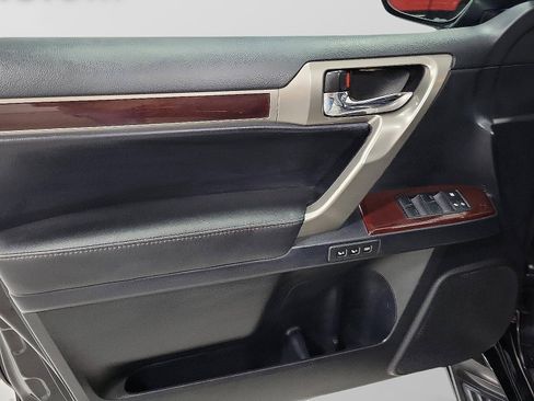 Used 2017 Lexus GX 460 image 14
