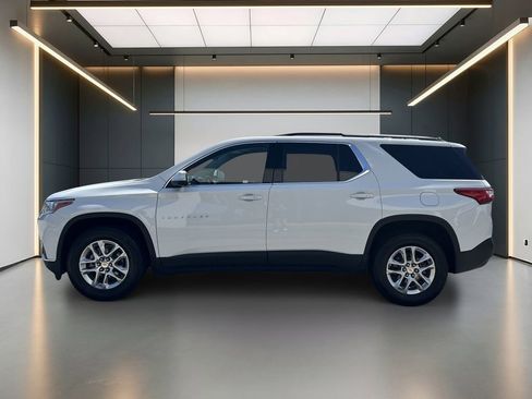 Used 2021 Chevrolet Traverse LT FWD image 2