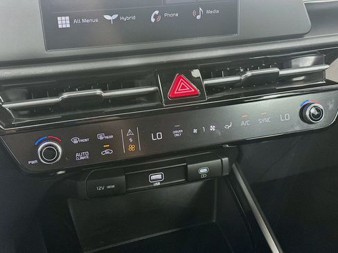 Used 2026 Kia Niro LX FWD image 23
