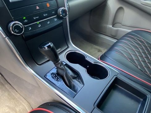 Used 2015 Toyota Camry LE image 19