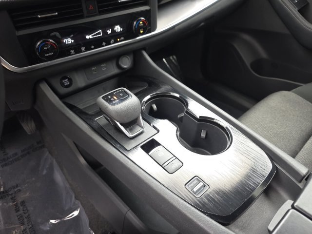 Used 2025 Nissan Rogue SV FWD image 25