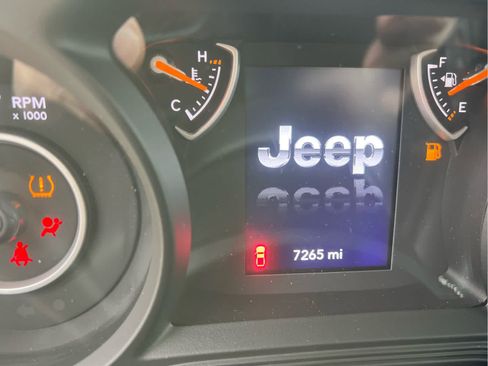 Used 2025 Jeep Gladiator Nighthawk image 10