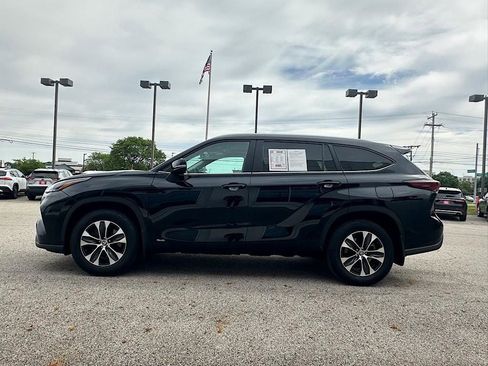 Certified 2024 Toyota Highlander XLE AWD/4WD image 2
