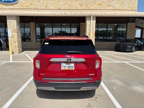 Used 2024 Ford Explorer XLT w/ Equipment Group 202A RWD image 3