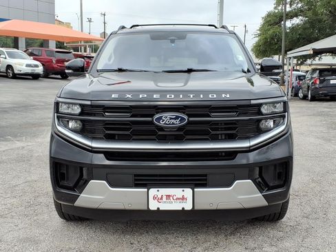 Certified 2025 Ford Expedition Max Platinum w/ Driver's Package AWD/4WD image 8