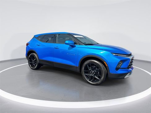 Used 2025 Chevrolet Blazer LT w/ Driver Confidence Package image 9