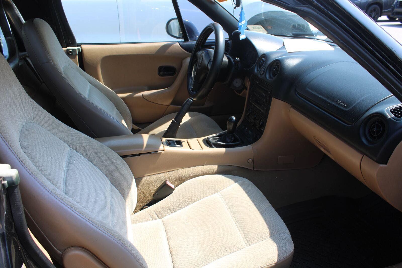 Used 1999 MAZDA MX-5 Miata RWD image 4