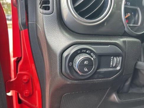 Used 2023 Jeep Gladiator Overland image 33