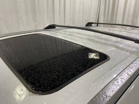 Used 2023 Toyota Highlander Limited image 25