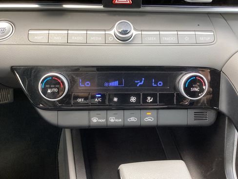 Used 2024 Hyundai Elantra SEL FWD image 22