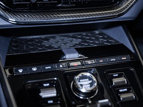 Used 2025 Aston Martin DBX 707 image 35