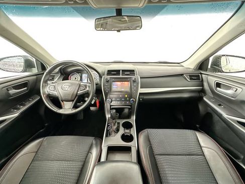 Used 2015 Toyota Camry SE w/ Moonroof Package FWD image 11