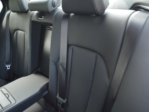 Certified 2025 BMW 330i Sedan RWD image 31