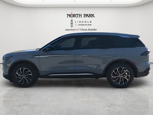 New 2026 Lincoln Nautilus Premier AWD/4WD image 2