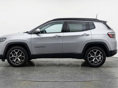 Used 2025 Jeep Compass Limited image 5