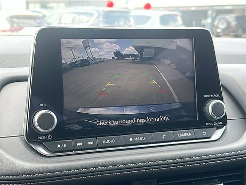 Certified 2025 Nissan Rogue SV image 32