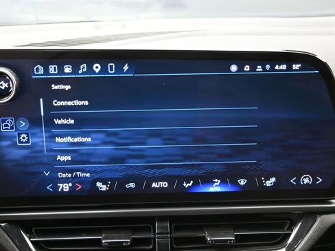 Used 2024 Chevrolet Equinox EV RS image 26