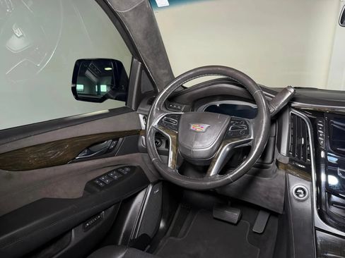 Used 2017 Cadillac Escalade Platinum RWD image 28