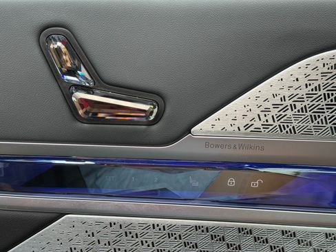 Used 2024 BMW i7 eDrive50 w/ M Sport Package RWD image 19