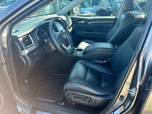 Used 2015 Toyota RAV4 XLE AWD/4WD image 16