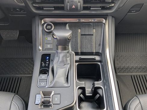 Used 2025 Lexus GX 550 w/ Accessory Package (Z1) image 20