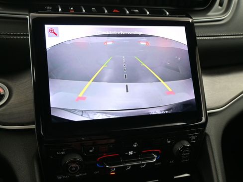 Used 2024 Jeep Grand Cherokee L Limited image 16