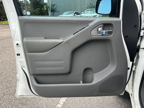 Used 2018 Nissan Frontier SV AWD/4WD image 9