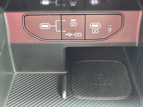 Used 2025 Kia Sorento S FWD image 8