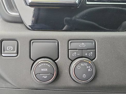Used 2025 Chevrolet Silverado 1500 LT RWD image 32