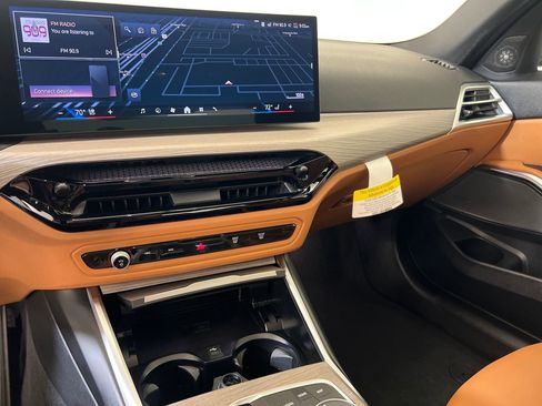 Used 2025 BMW 330i Sedan w/ Premium Package RWD image 27