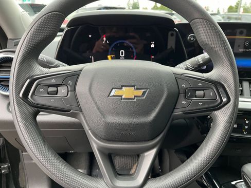 Used 2025 Chevrolet Trax LT image 28