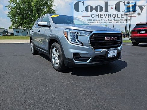 Used 2024 GMC Terrain SLE image 1