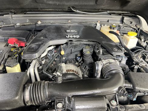 Used 2020 Jeep Gladiator Rubicon w/ Dual Top Group AWD/4WD image 29