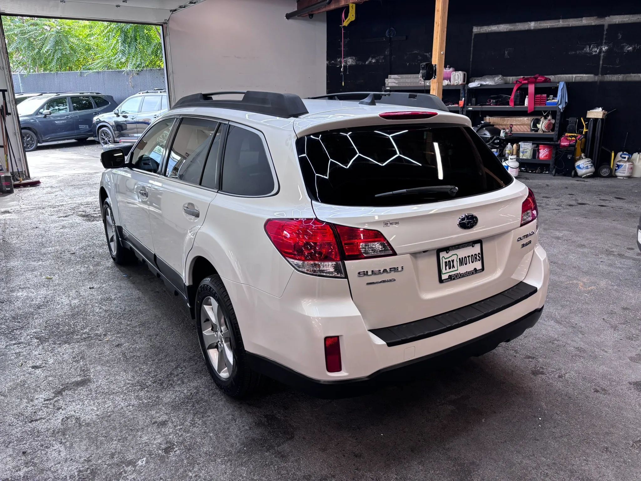 Used 2013 Subaru Outback 3.6R Limited AWD/4WD image 5