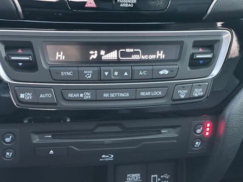 Used 2022 Honda Pilot Black Edition image 16