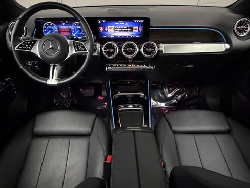 Used 2025 Mercedes-Benz EQB 300 4MATIC image 35
