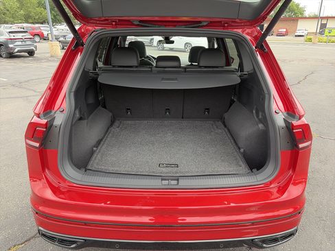 Certified 2024 Volkswagen Tiguan SE R-Line AWD/4WD image 28