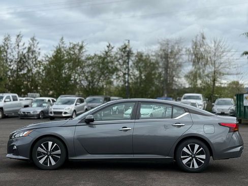 Used 2021 Nissan Altima 2.5 SV image 2