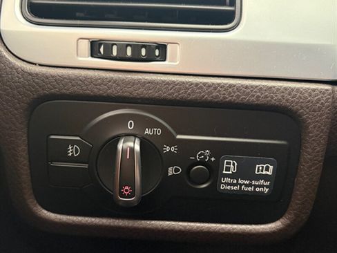 Used 2012 Volkswagen Touareg TDI AWD/4WD image 18