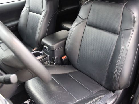 Used 2019 Toyota Tacoma TRD Off-Road image 12