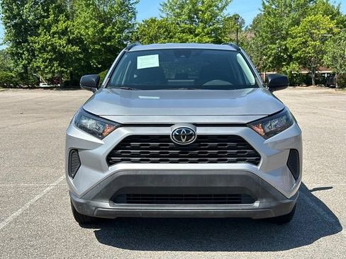 Used 2021 Toyota RAV4 LE FWD image 8